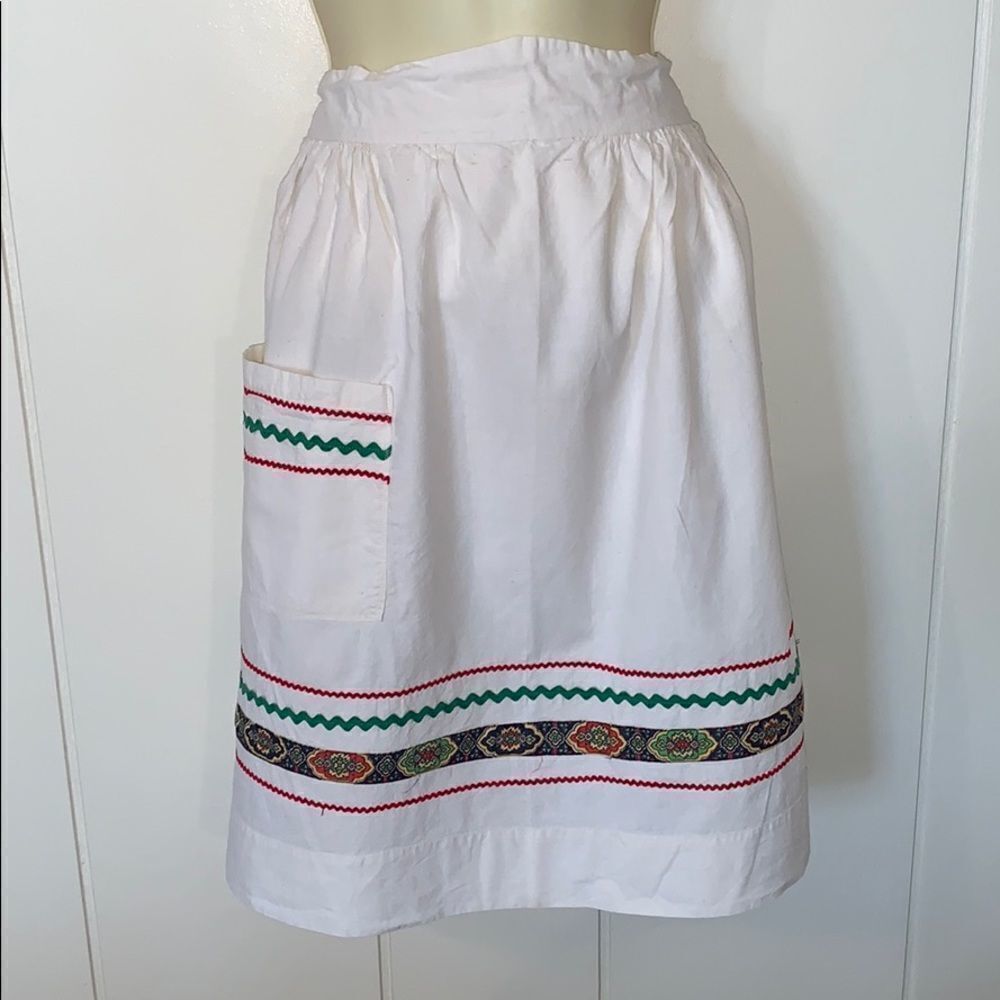 Vtg‎ cream colored cotton  rickrack ribbon apron